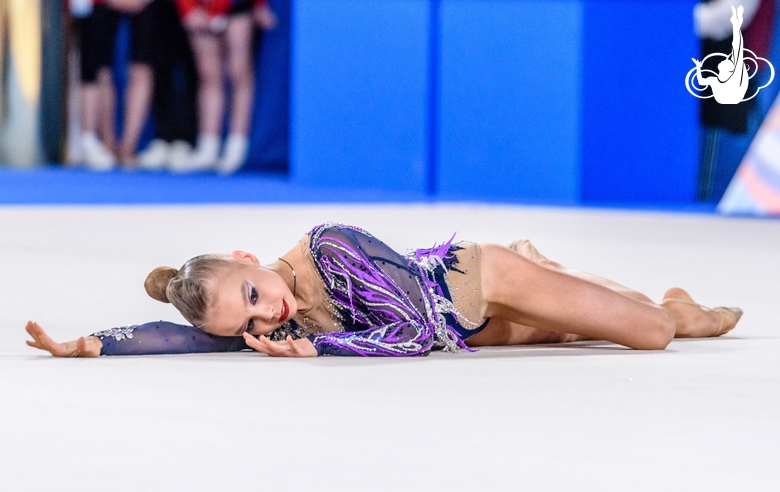 Эльвира Беляева во время упражнения без предмета