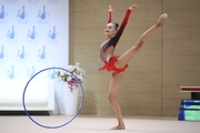 Мирослава Монина во время упражнения с обручем