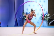 Ксения Савинова во время выполнения упражнения с лентой на всероссийском турнире «Кубок "Небесная грация"»