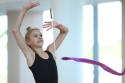 Кристина Войтенко во время упражнения с лентой