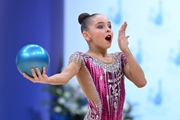 София Ильтерякова во время выполнения упражнения с мячом на всероссийском турнире «Кубок "Небесная грация"»