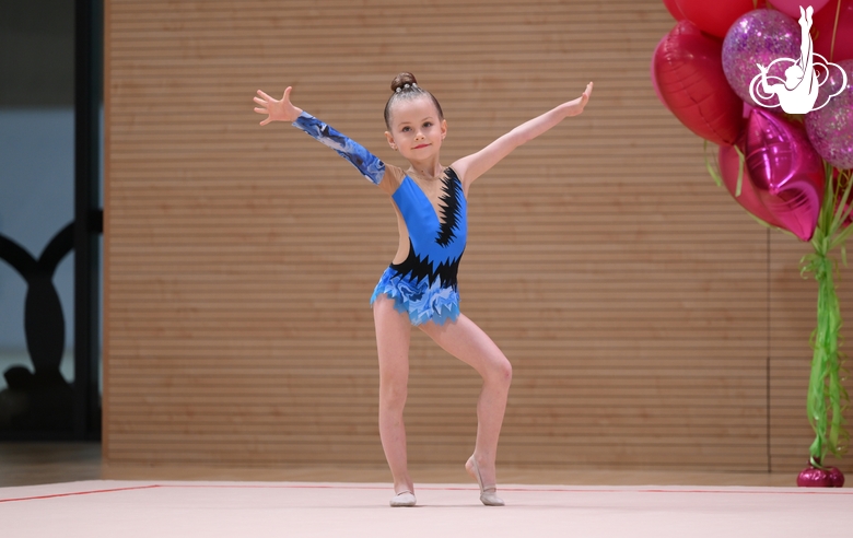 Юная гимнастка на турнире «мАлинка»