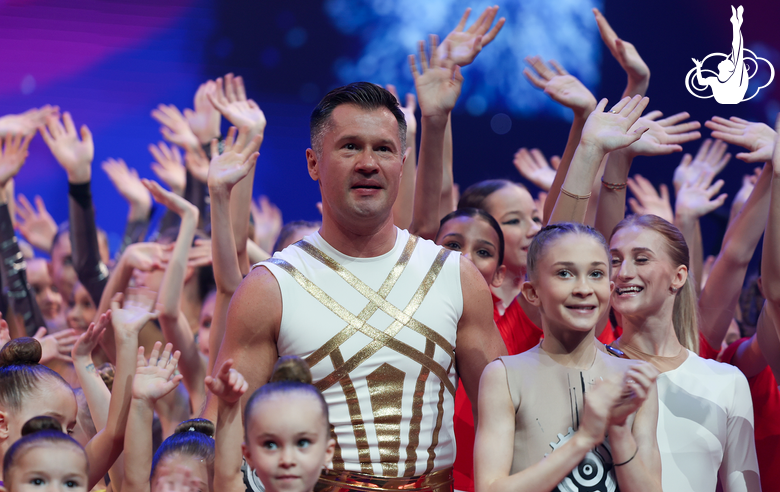 Участники фестиваля на параде