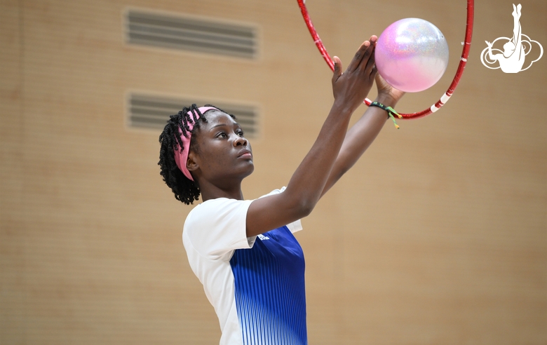 Гимнастка Маланда Майнга Месси Селест во время занятия на сборах в Академии